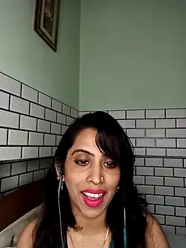 Snapshot of Darling_Annie chatting on 11.05.25 Darling Annie online show from 11.05.25