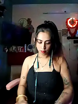 Snapshot of Darling_Annie chatting on 11.11.25 Darling Annie online show from 11.11.25