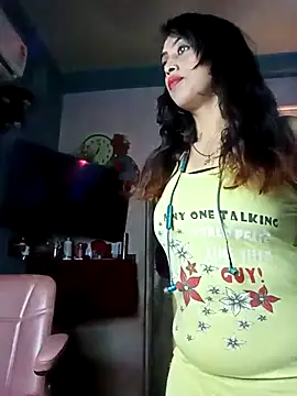 Snapshot of Darling_Annie chatting on 11.18.25 Darling Annie online show from 11.18.25