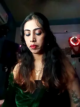 Snapshot of Darling_Annie chatting on 11.22.25 Darling Annie online show from 11.22.25