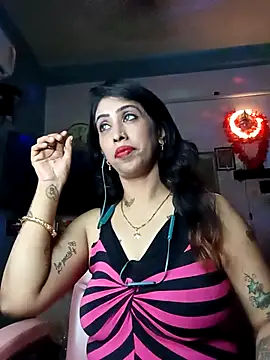 Snapshot of Darling_Annie chatting on 11.23.25 Darling Annie online show from 11.23.25