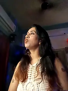 Snapshot of Darling_Annie chatting on 11.25.25 Darling Annie online show from 11.25.25