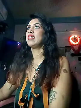 Snapshot of Darling_Annie chatting on 11.26.25 Darling Annie online show from 11.26.25