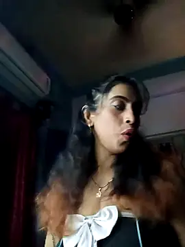 Snapshot of Darling_Annie chatting on 11.30.25 Darling Annie online show from 11.30.25