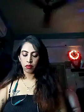 Snapshot of Darling_Annie chatting on 12.04.25 Darling Annie online show from 12.04.25