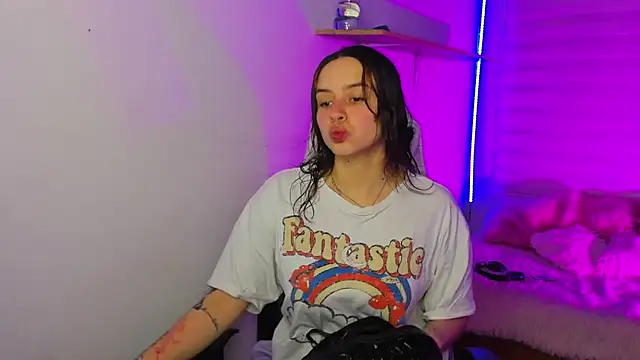 Emily Lindey online show from 11.26.25