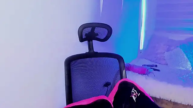 Emily Lindey online show from 01.14.26