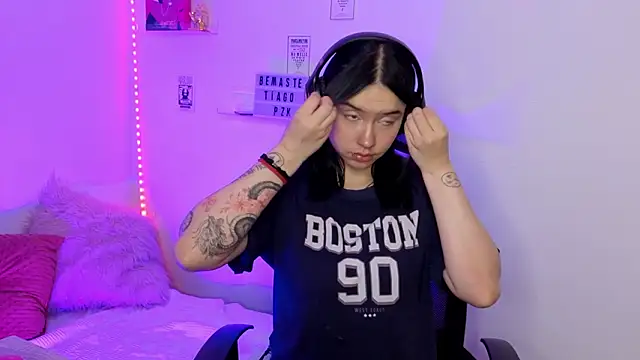 Emily Lindey online show from 03.22.26