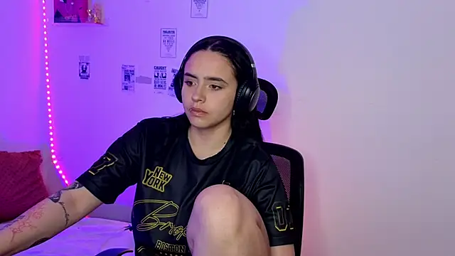 Emily Lindey online show from 04.06.26