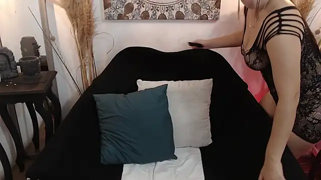 ZharaGag on u online show from 10.17.25