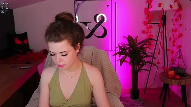 Hot  Tiny online show from 10.30.25