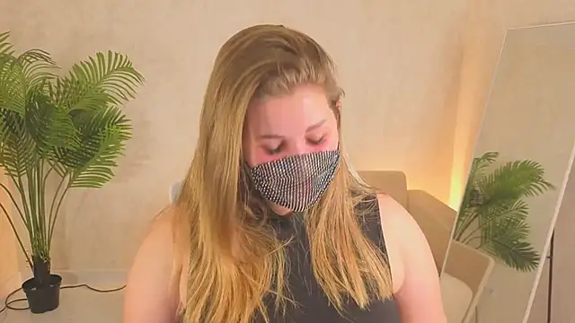 Scarlet Sinera online show from 10.19.25