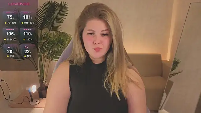 Scarlet Sinera online show from 11.06.25