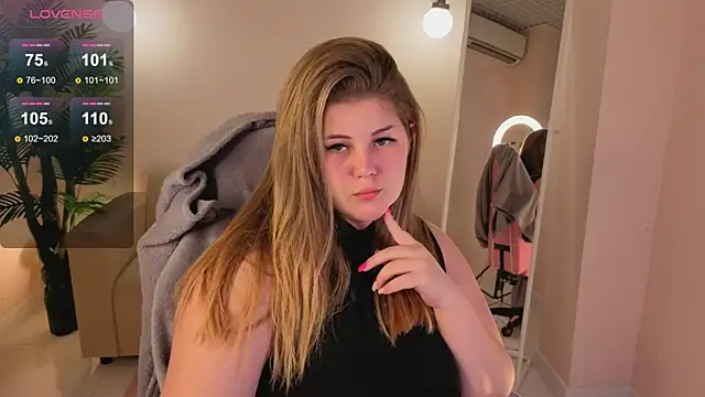 Scarlet Sinera online show from 11.07.25