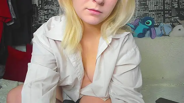 Snapshot of BonnyeBoom chatting on 11.15.25 BonnyeBoom online show from 11.15.25