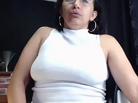 Snapshot of Lucyy_Naugthy chatting on 10.27.25 Lucyy Naugthy online show from 10.27.25