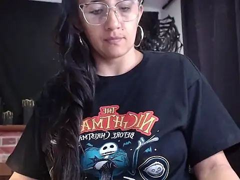 Snapshot of Lucyy_Naugthy chatting on 10.28.25 Lucyy Naugthy online show from 10.28.25