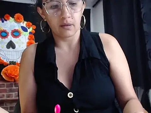 Snapshot of Lucyy_Naugthy chatting on 11.22.25 Lucyy Naugthy online show from 11.22.25