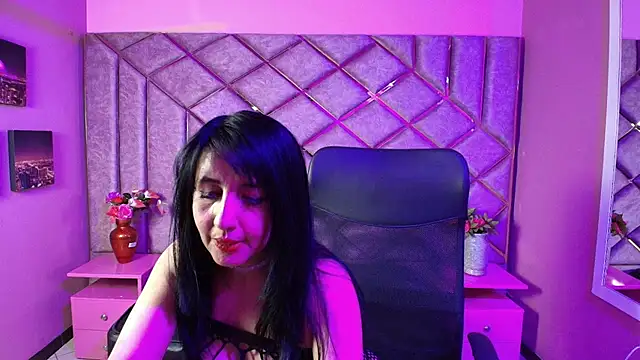 Snapshot of Agatha_Leon_ chatting on 11.14.25 Agatha Leon online show from 11.14.25