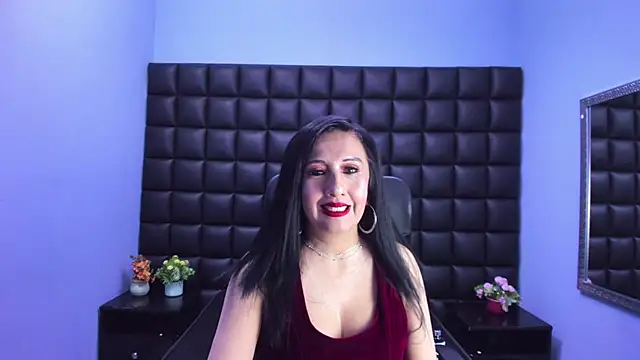 Agatha Leon  online show from 04.12.26