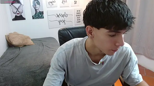 Snapshot of AmethystShadow17 chatting on 10.25.25 AmethystShadow17 online show from 10.25.25