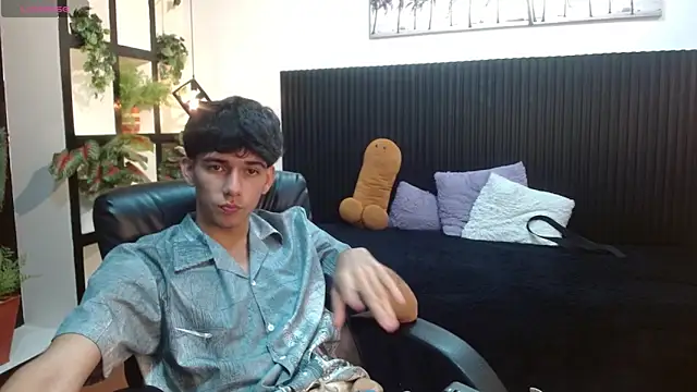 Snapshot of AmethystShadow17 chatting on 10.26.25 AmethystShadow17 online show from 10.26.25