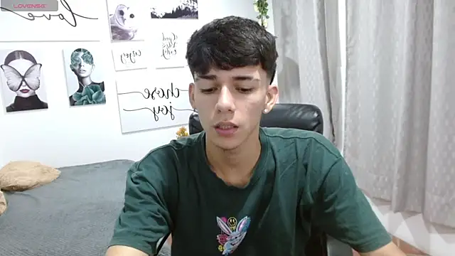 Snapshot of AmethystShadow17 chatting on 10.29.25 AmethystShadow17 online show from 10.29.25