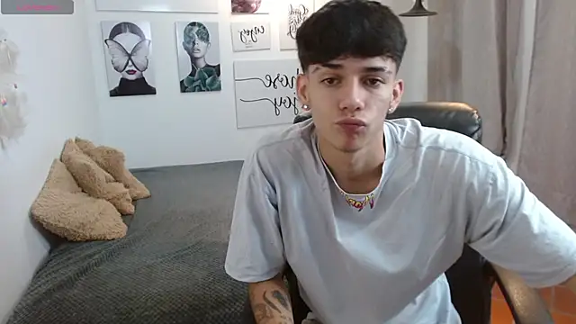 Snapshot of AmethystShadow17 chatting on 10.30.25 AmethystShadow17 online show from 10.30.25