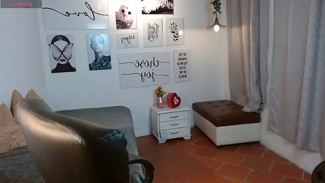 Snapshot of AmethystShadow17 chatting on 11.01.25 AmethystShadow17 online show from 11.01.25