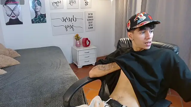 Snapshot of AmethystShadow17 chatting on 11.05.25 AmethystShadow17 online show from 11.05.25