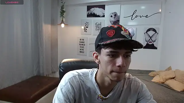 Snapshot of AmethystShadow17 chatting on 11.18.25 AmethystShadow17 online show from 11.18.25