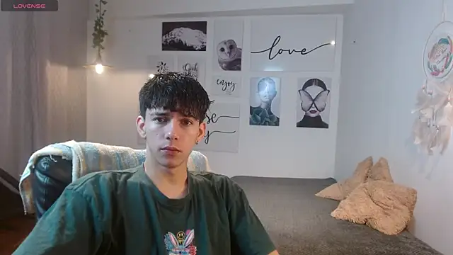 Snapshot of AmethystShadow17 chatting on 11.19.25 AmethystShadow17 online show from 11.19.25