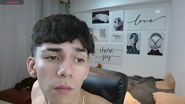 Snapshot of AmethystShadow17 chatting on 11.24.25 AmethystShadow17 online show from 11.24.25