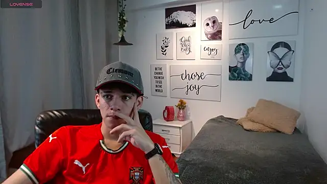 Snapshot of AmethystShadow17 chatting on 12.02.25 AmethystShadow17 online show from 12.02.25