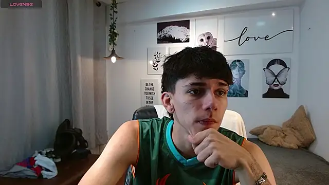 Snapshot of AmethystShadow17 chatting on 12.04.25 AmethystShadow17 online show from 12.04.25