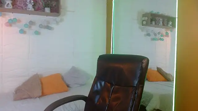 AmethystShadow17 online show from 04.19.26