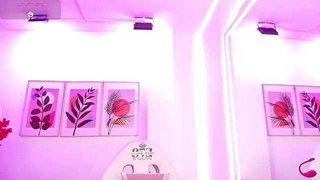 Snapshot of Elisce_cloudd chatting on 10.23.25 Elisce cloudd online show from 10.23.25