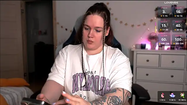 SummerTina online show from 02.24.25