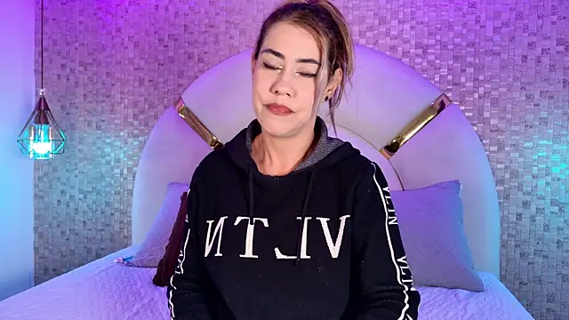 emmy rose25 online show from 03.22.26