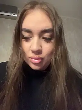 Snapshot of MirraMessy chatting on 10.14.25 MirraMessy online show from 10.14.25
