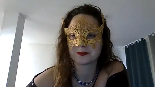 Snapshot of Madameleawhite chatting on 10.31.25 Madameleawhite online show from 10.31.25