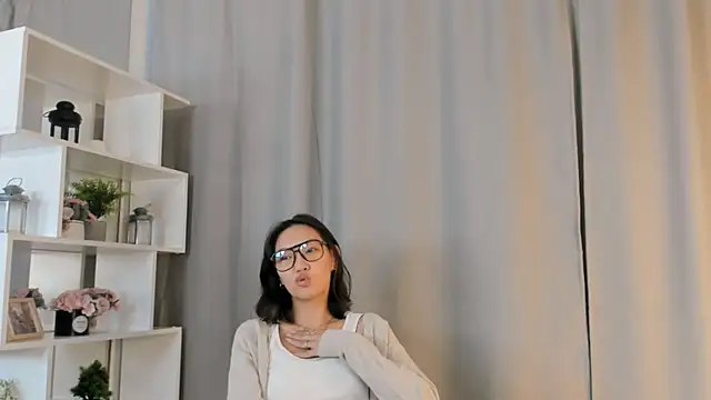 LorenaMarer online show from 10.15.25