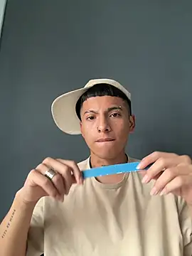 little kris1 online show from 10.16.25