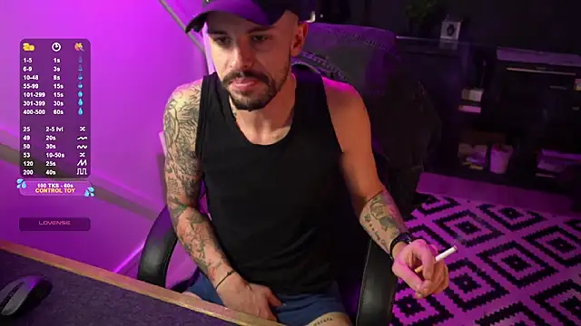 Snapshot of monsieurguitsxxx chatting on 12.15.25 monsieurguitsxxx online show from 12.15.25