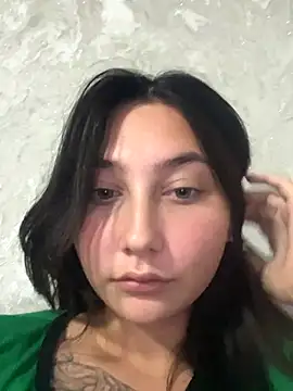 Snapshot of ArielaWet chatting on 10.14.25 ArielaWet online show from 10.14.25