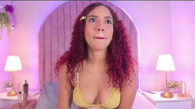 Snapshot of ShaylaDavis chatting on 10.28.25 ShaylaDavis online show from 10.28.25