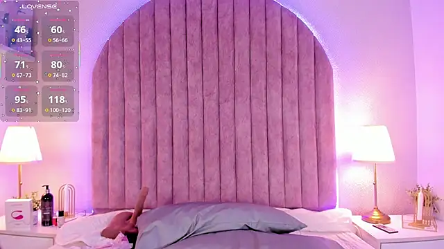 Snapshot of ShaylaDavis chatting on 11.04.25 ShaylaDavis online show from 11.04.25