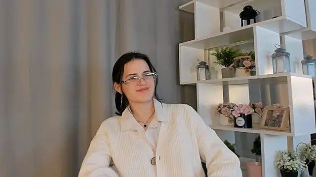 Snapshot of MiyokoShiver chatting on 10.22.25 MiyokoShiver online show from 10.22.25