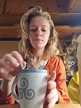 DeesseLilli online show from 10.21.25