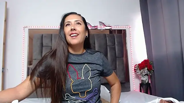 Snapshot of Salmma_Milf chatting on 05.04.26 Salmma Milf online show from 05.04.26